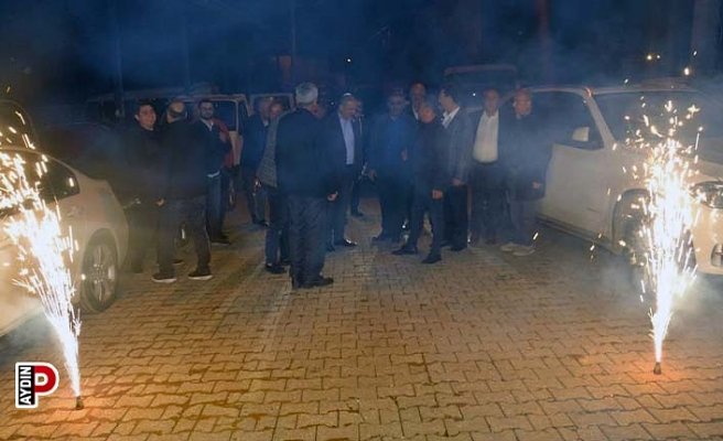 AK Partili Abak Nazilli'de meşaleler ile karşılandı