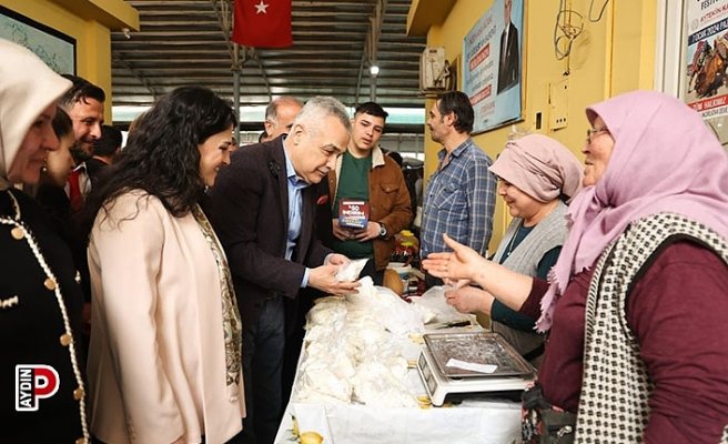 AK Parti’li Savaş, Pazar alışverişini İncirliova’da yaptı