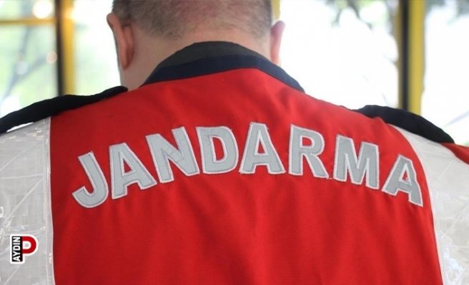 Aranan şahıslar jandarmaya takıldı