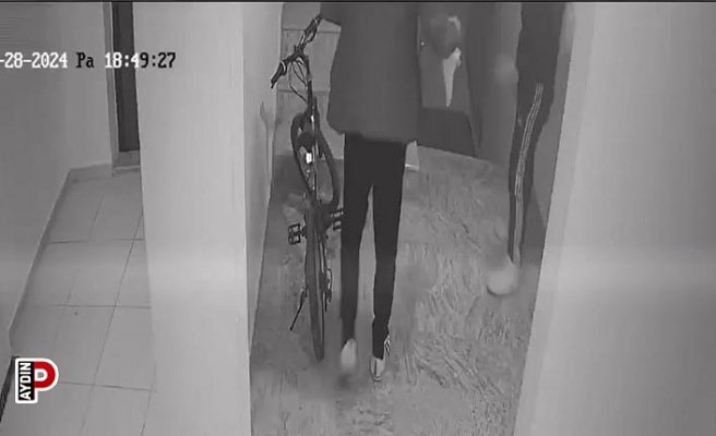 Ayakkabı hırsızları kameralara yakalandı