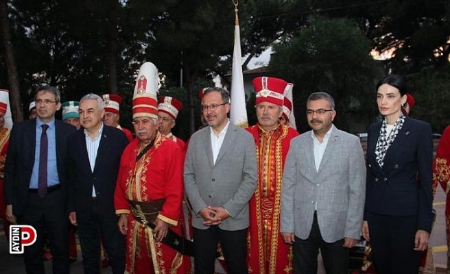 Bakan Kasapoğlu Aydın'da mehteran takımı ile karşılandı