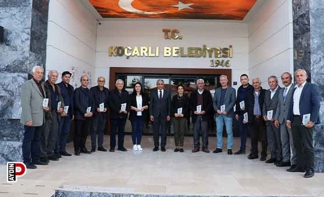 Başkan Kaplan’dan Belediye Meclisi üyelerine plaket
