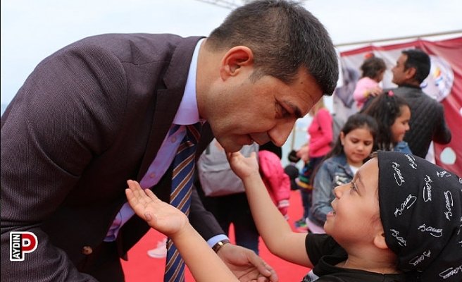 Başkan Ömer Günel Kuşadalı çocukların kahramanı oldu