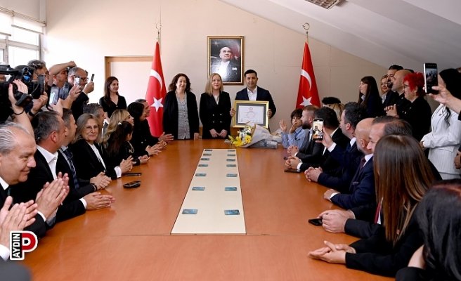 Başkan Ömer Günel Mazbatasını aldı