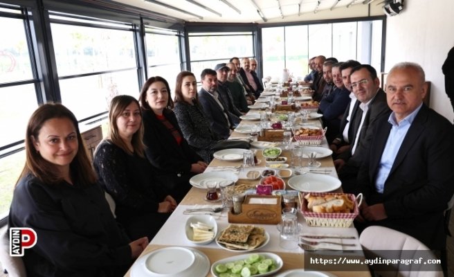 Başkan Kıvrak meslektaşlarını ağırlayıp günlerini kutladı