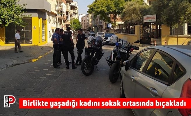 Birlikte yaşadığı kadını sokak ortasında bıçakladı