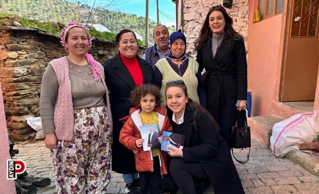 CHP Kadın Kolları Osman Gökmen’le birlikte çalmadık kapı bırakmıyor