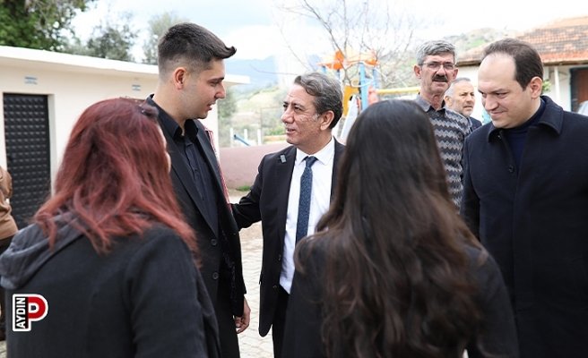 CHP’li Yetişkin askere gidecek olan genci yalnız bırakmadı