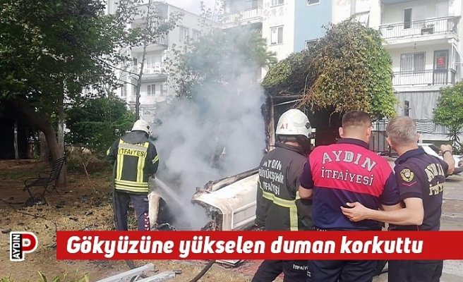 Gökyüzüne yükselen duman korkuttu