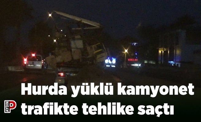 Hurda yüklü kamyonet trafikte tehlike saçtı