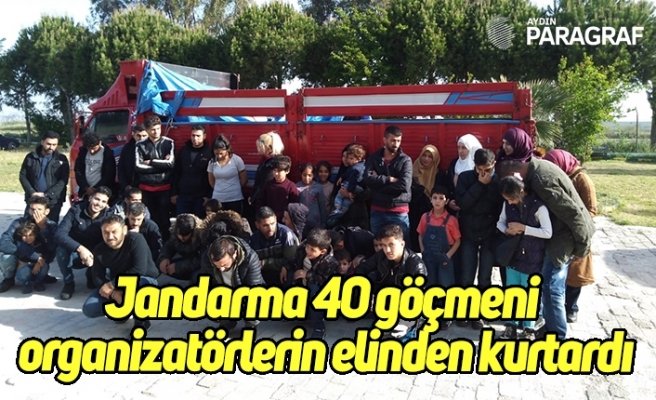 Jandarma 40 göçmeni organizatörlerin elinden kurtardı