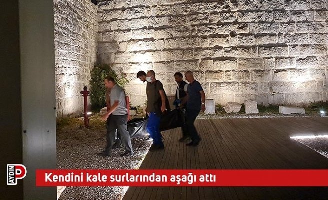 Kendini kale surlarından aşağı attı