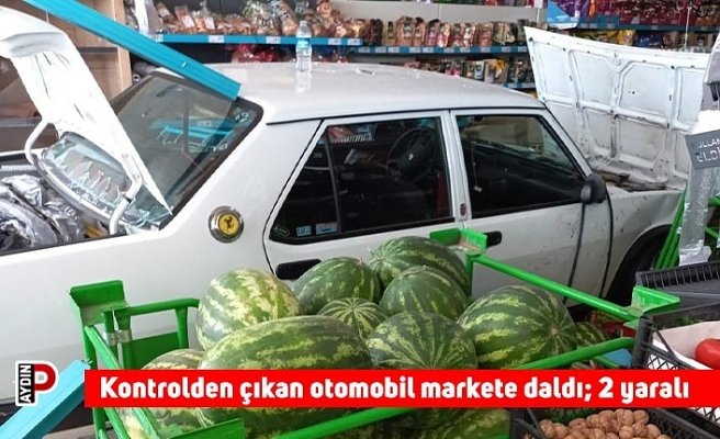Kontrolden çıkan otomobil markete daldı; 2 yaralı