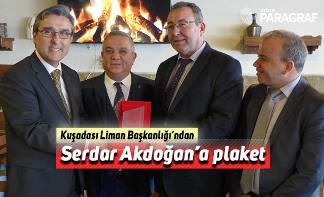 Kuşadası Liman Başkanlığı’ndan Serdar Akdoğan’a plaket