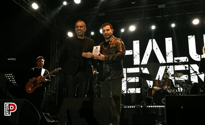 Kuşadası’nda Haluk Levent rüzgarı