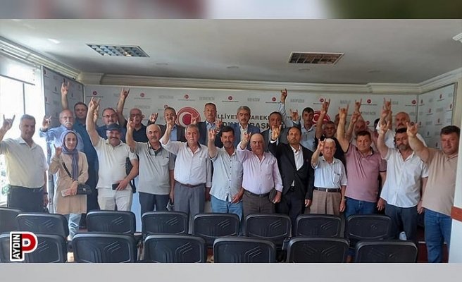 MHP’ye katılanlara rozetleri törenle takıldı