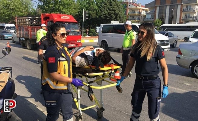 Motosiklet yayaya çarptı: 2 yaralı