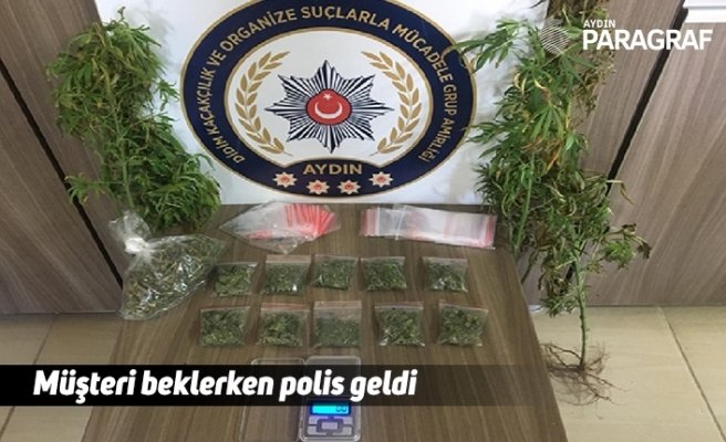 Müşteri beklerken polis geldi