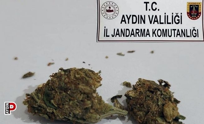 Otobüste seyahat ederken uyuşturucu ile yakalandılar