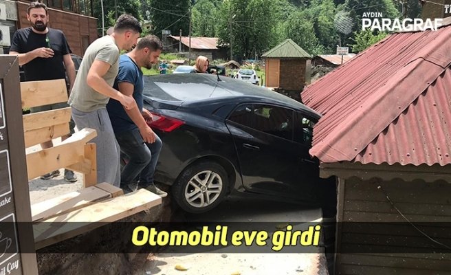 otomobil eve girdi