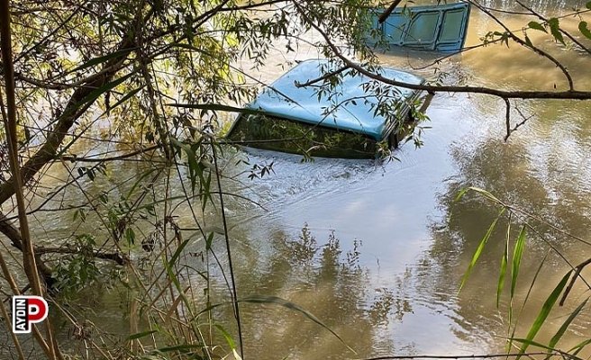Otomobil Menderes Nehri'ne düştü