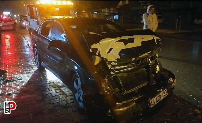 Otomobil şehir içi yolcu otobüsüne çarptı