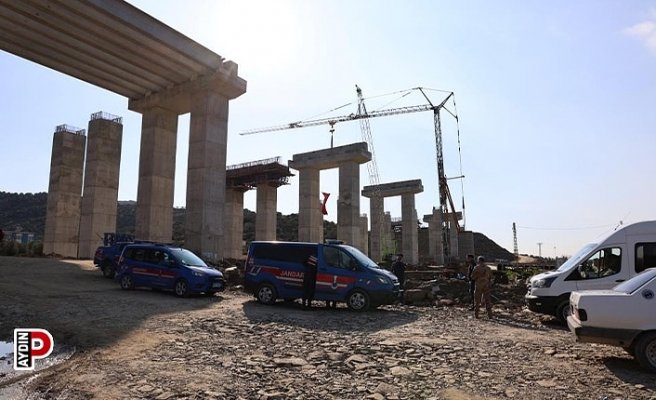 Otoyol inşaatında vinç devrildi: 1 ölü