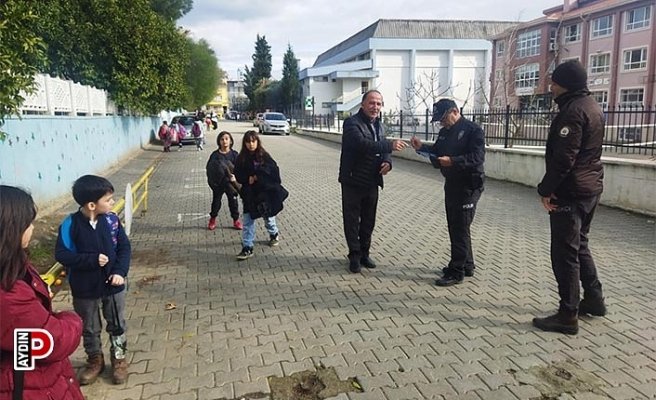 Polisler okul önlerinde kuş uçurtmuyor