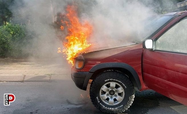 Seyir halindeki araç alev topuna döndü