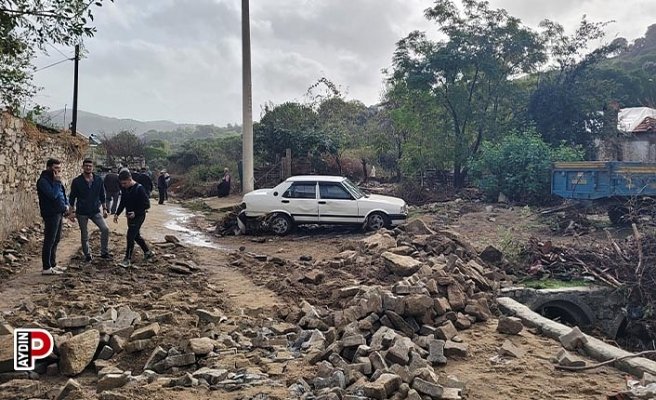 Söke'de sele kapılan 2 kişiyi arama çalışmaları sürüyor