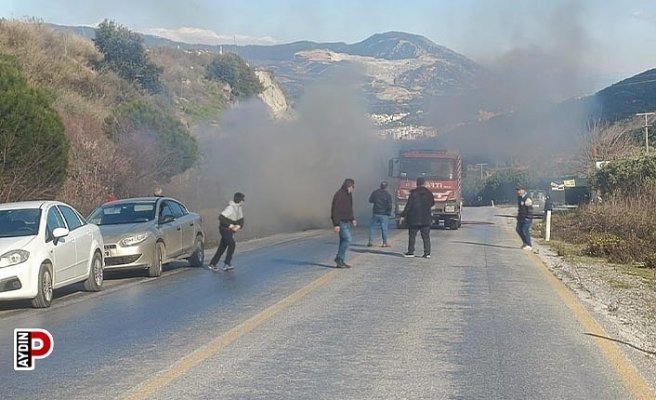 Söke’de seyir halindeki otomobil yandı