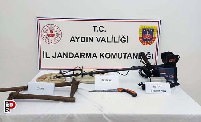 Tarihi eser ararken suçüstü yakalandı