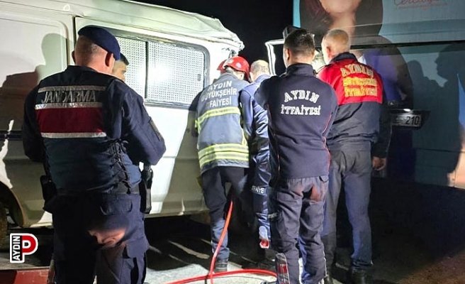 Ticari araç seçim otobüsüne ok gibi saplandı: 1 ölü