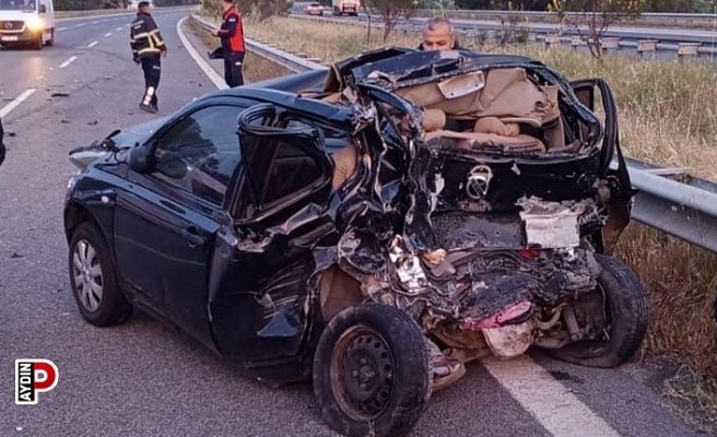 Tırın çarptığı otomobil hurdaya döndü